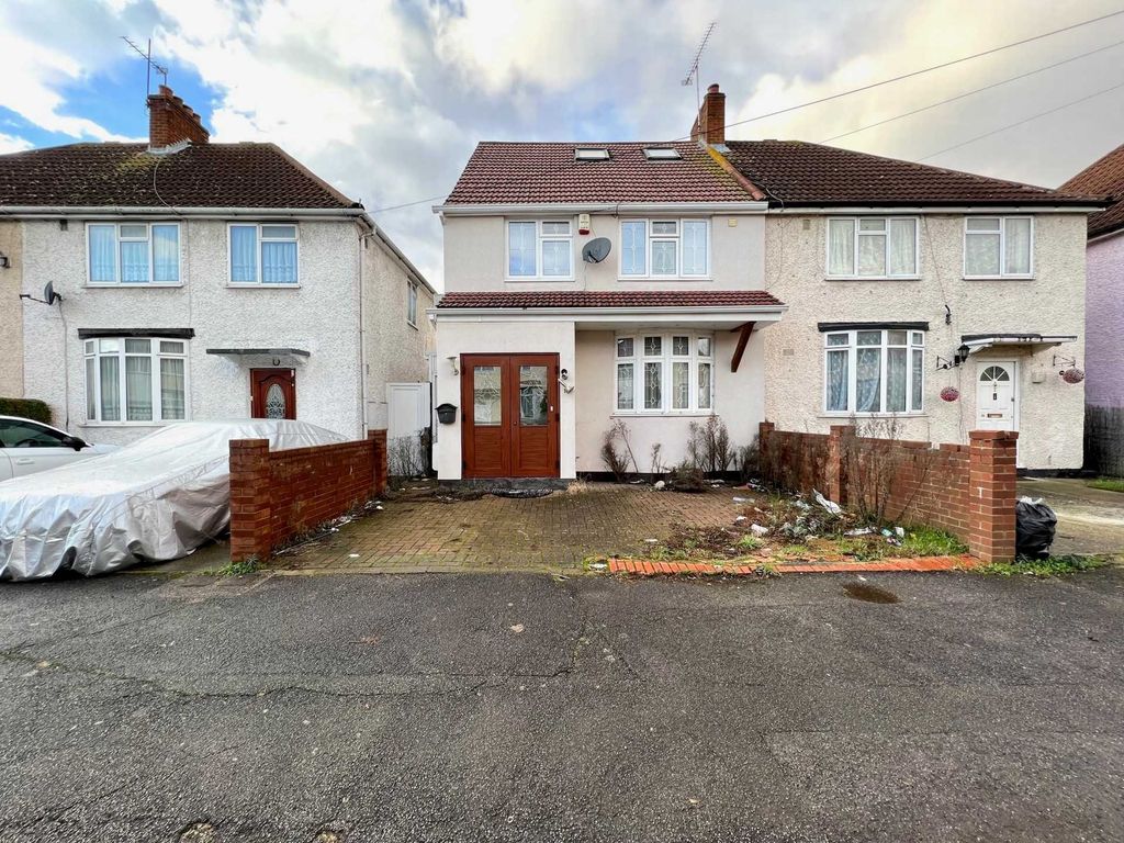 5 bed semidetached house for sale in York Avenue, Hayes, Middlesex UB3