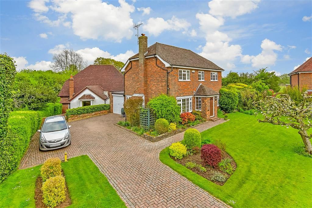 4 bed detached house for sale in Charing Heath Road, Charing, Ashford