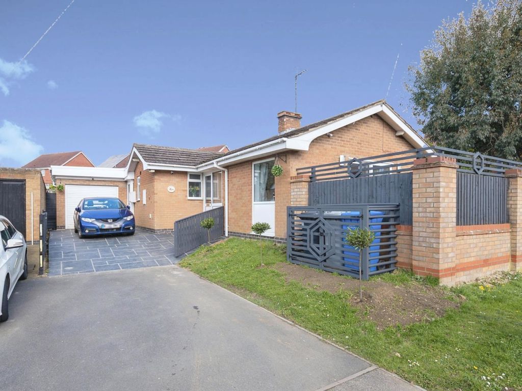 3 bed bungalow for sale in Linley Drive, Kettering NN14 Zoopla