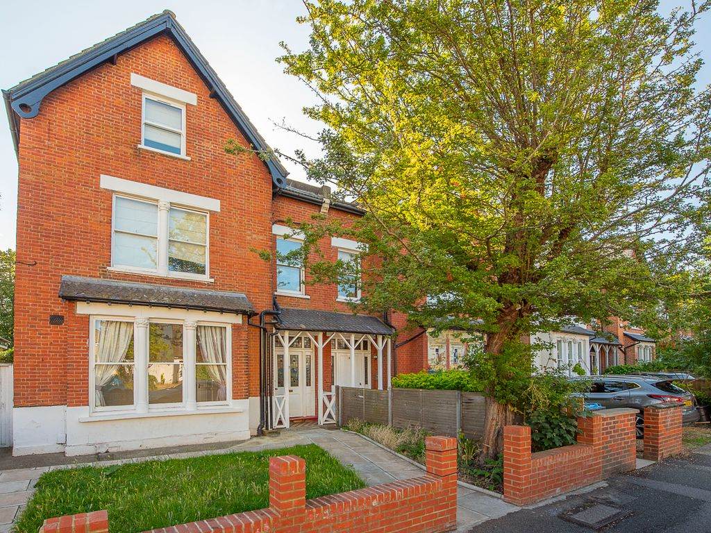 2 bed flat for sale in Fassett Road, Kingston Upon Thames KT1, £575,000