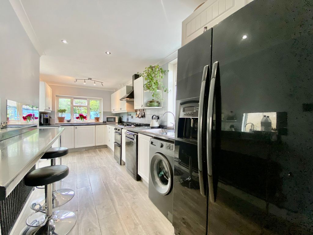 3 bed property to rent in Botley Road, Southampton SO19 Zoopla