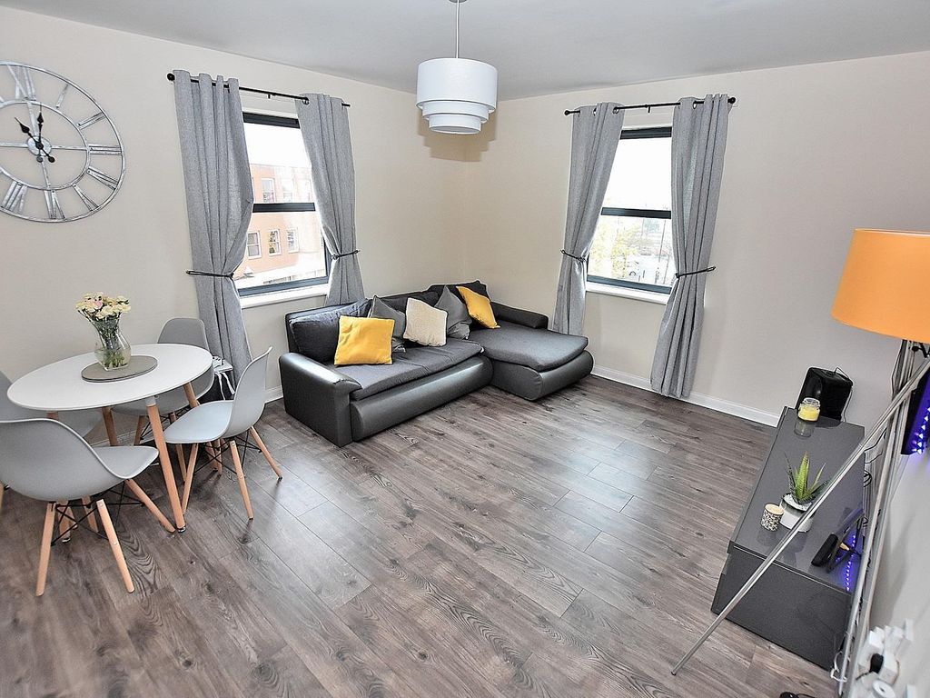 2 bed flat to rent in Market Square, Wolverhampton WV3, £875 pcm Zoopla