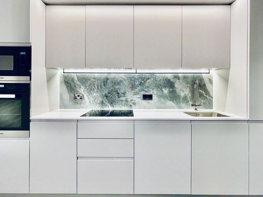 2 bed flat to rent in Belvedere Row Apartments, Fountain Park Way