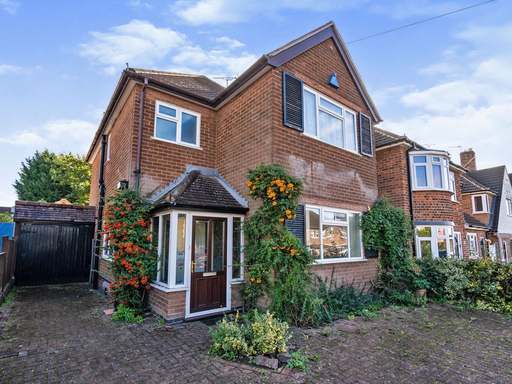 3 bed detached house for sale in Greendale Road, Glen Parva, Leicester