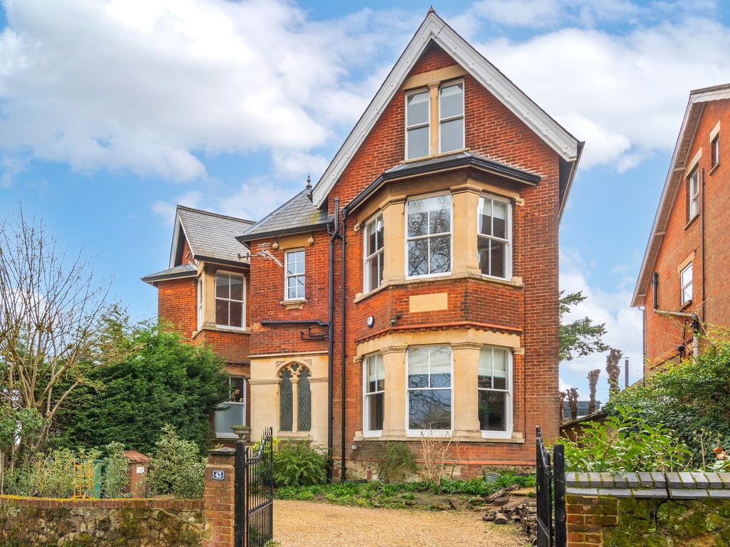 4 bed semidetached house for sale in Upper Bridge Road, Redhill RH1