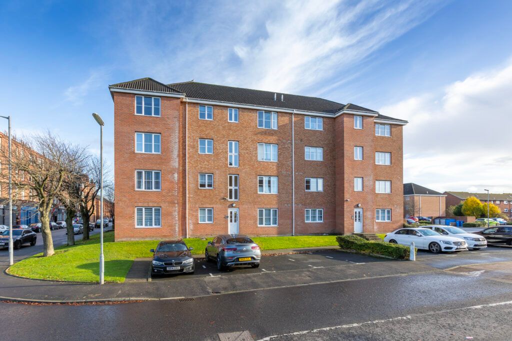 2 bed flat for sale in 1 Tullis Gardens, Bridgeton, Glasgow G40, £