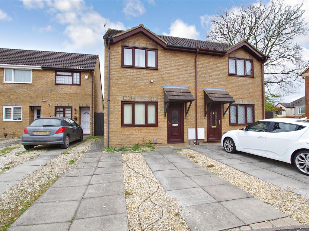 2 bed semidetached house to rent in Evergreens, Stratton, Swindon SN3