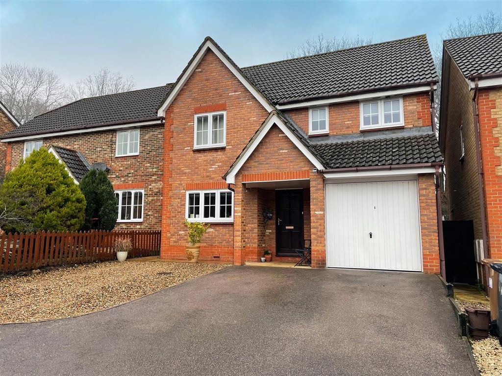 4 bed detached house for sale in Windermere Close, Great Ashby
