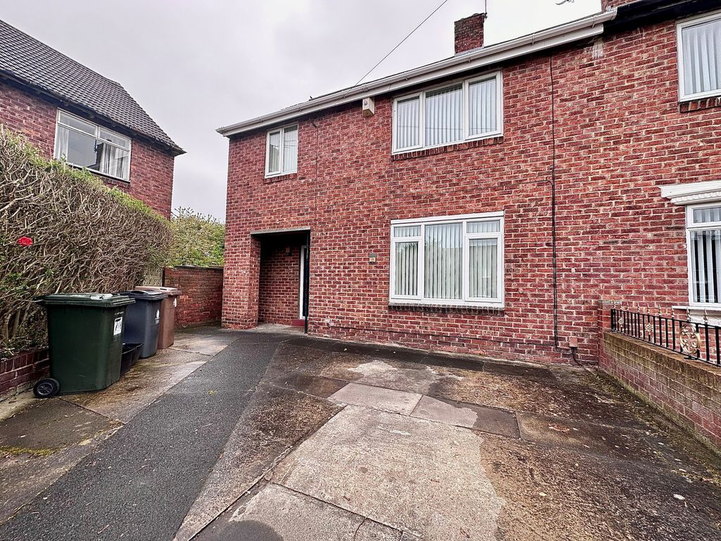 4 bed semidetached house for sale in Staithes Avenue, Longbenton