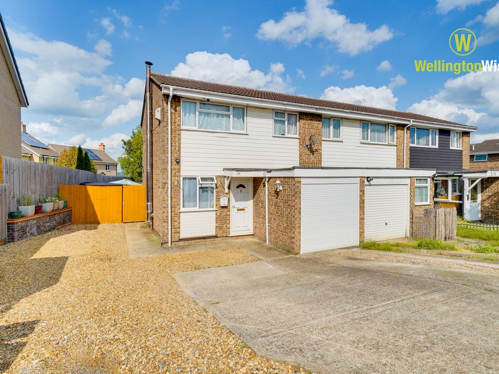 3 bed end terrace house for sale in Burns Road, Royston SG8 Zoopla