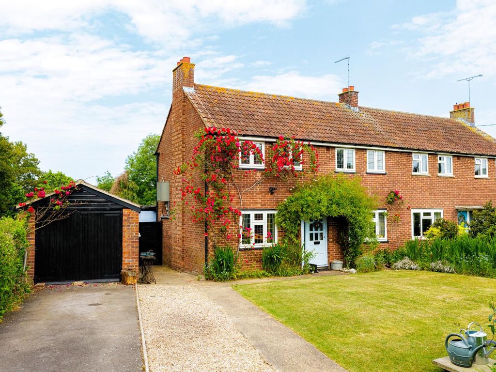 3 bed semidetached house for sale in Vicarage Road, Pleshey