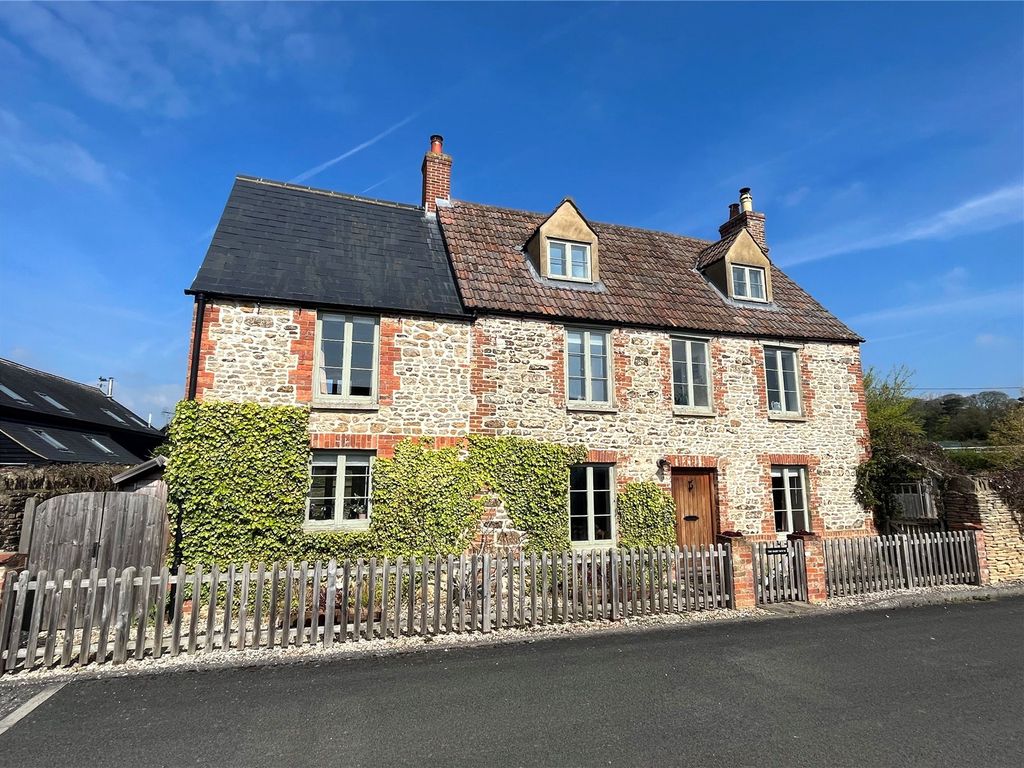 5 bed detached house for sale in Silver Street, Fernham, Faringdon