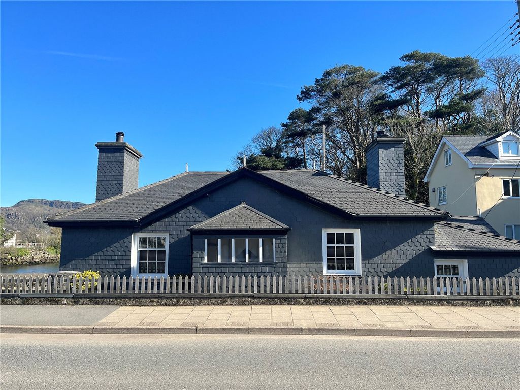 2 bed bungalow for sale in Porthmadog, Gwynedd LL49, £275,000 Zoopla