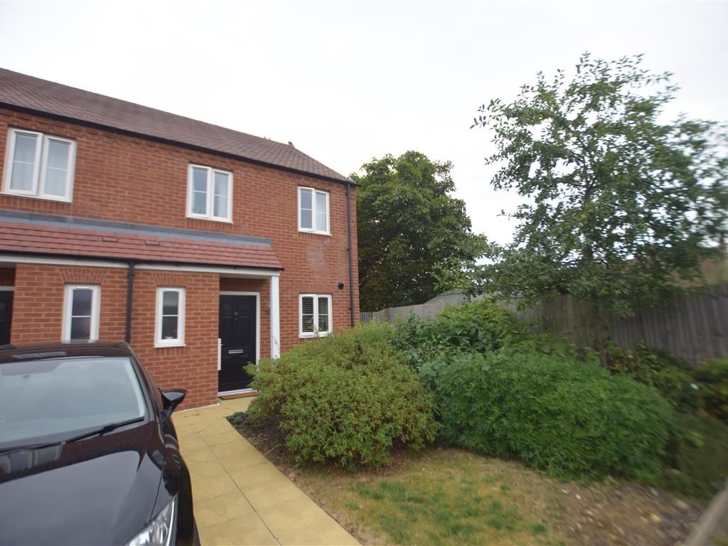 2 bed end terrace house for sale in Hookes Meadow, Cranfield, Bedford