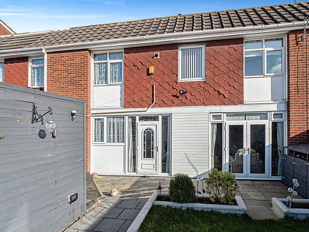 4 bed terraced house for sale in Cleeve Drive, Bransholme, Hull, East
