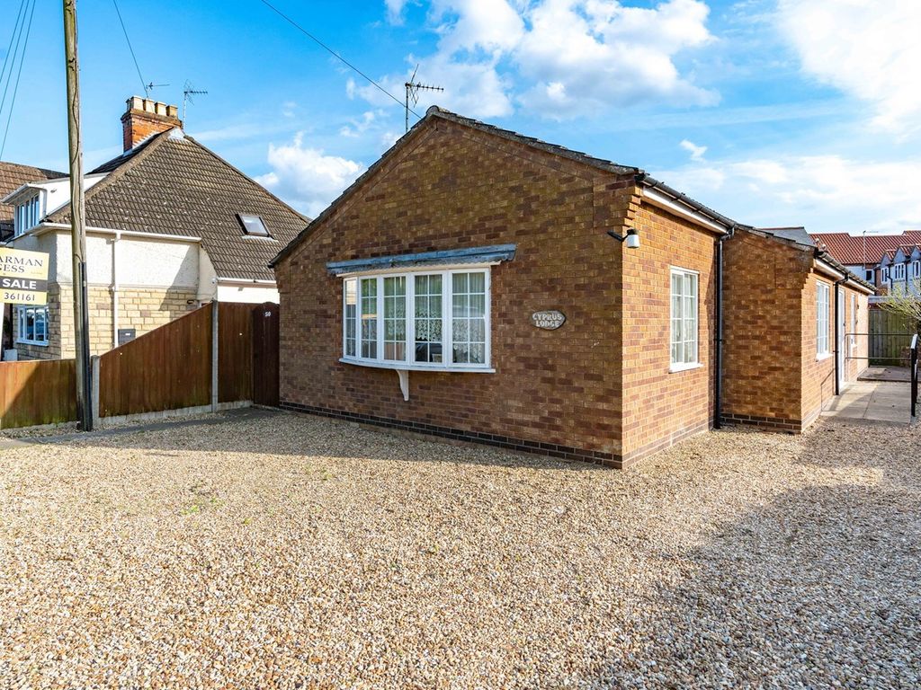 3 bed detached bungalow for sale in High Street, Gosberton, Spalding