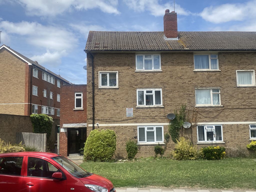 1 bed flat for sale in 176 Magpie Hall Lane, Bromley, Greater London