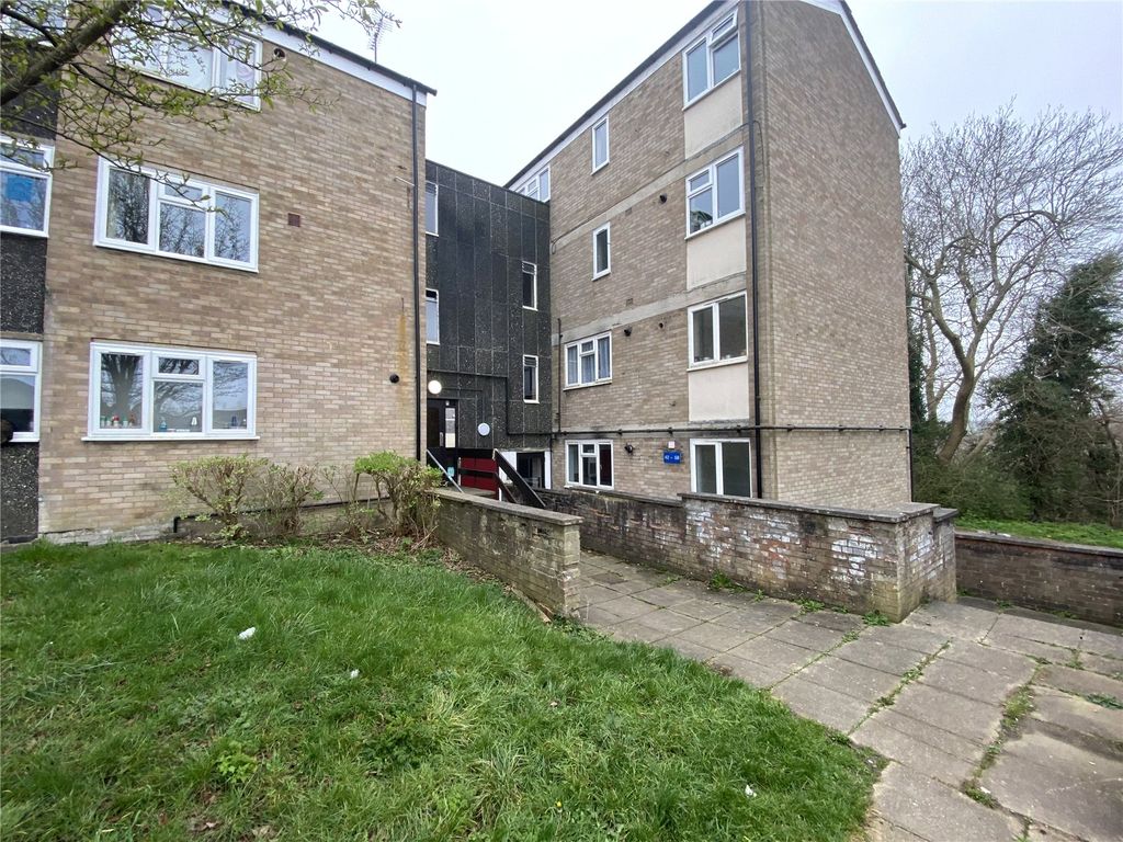 Valleyside, Chaulden, Hemel Hempstead, Hertfordshire HP1  