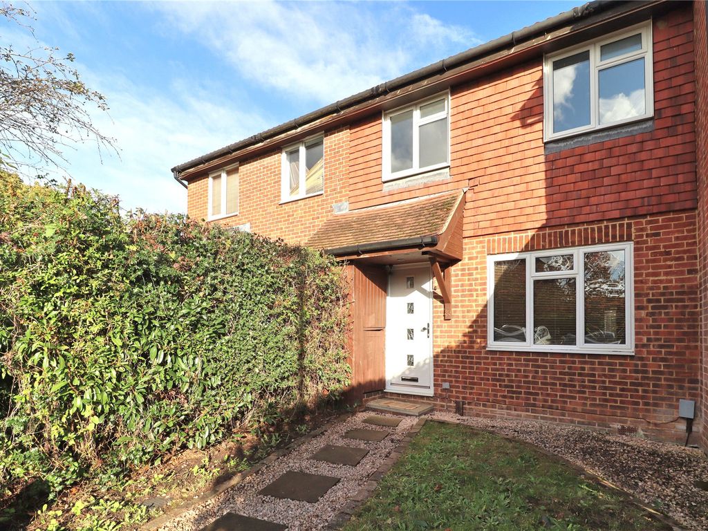 3 bed terraced house for sale in Blencarn Close, Woking GU21, £425,000