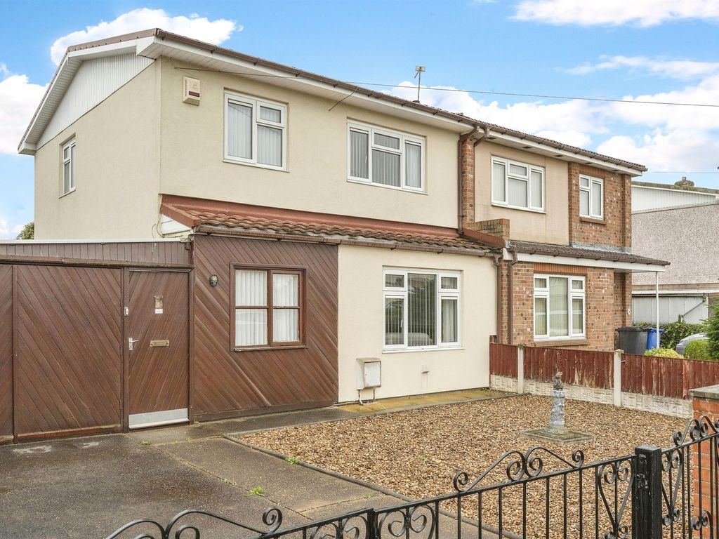 3 bed semidetached house for sale in Ingram Road, Dunscroft, Doncaster