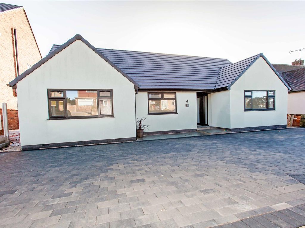 5 bed detached bungalow for sale in Bridle Road, Mastin Moor