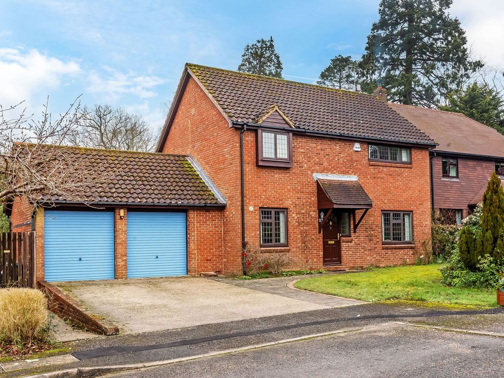 4 bed detached house for sale in Camden Park, Tunbridge Wells TN2, £