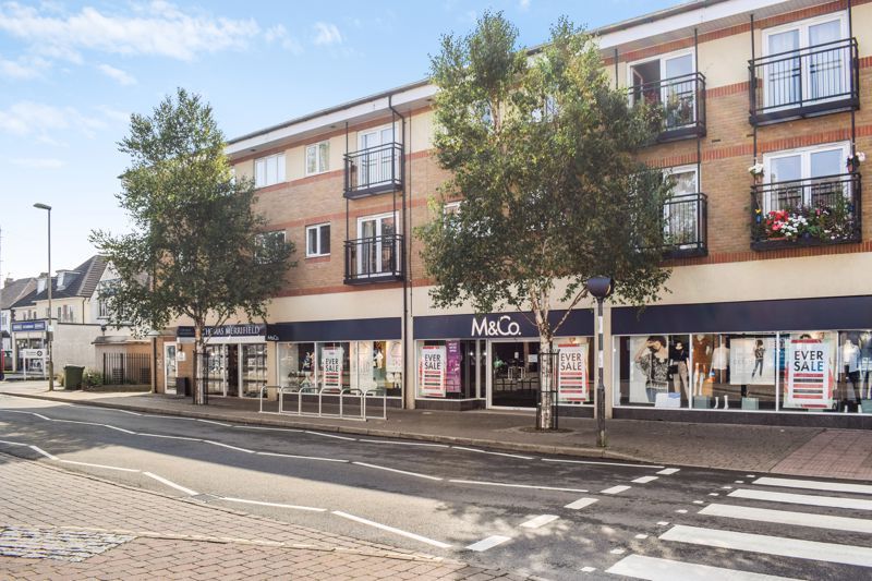 2 bed flat for sale in High Street, Kidlington OX5, £240,000 Zoopla