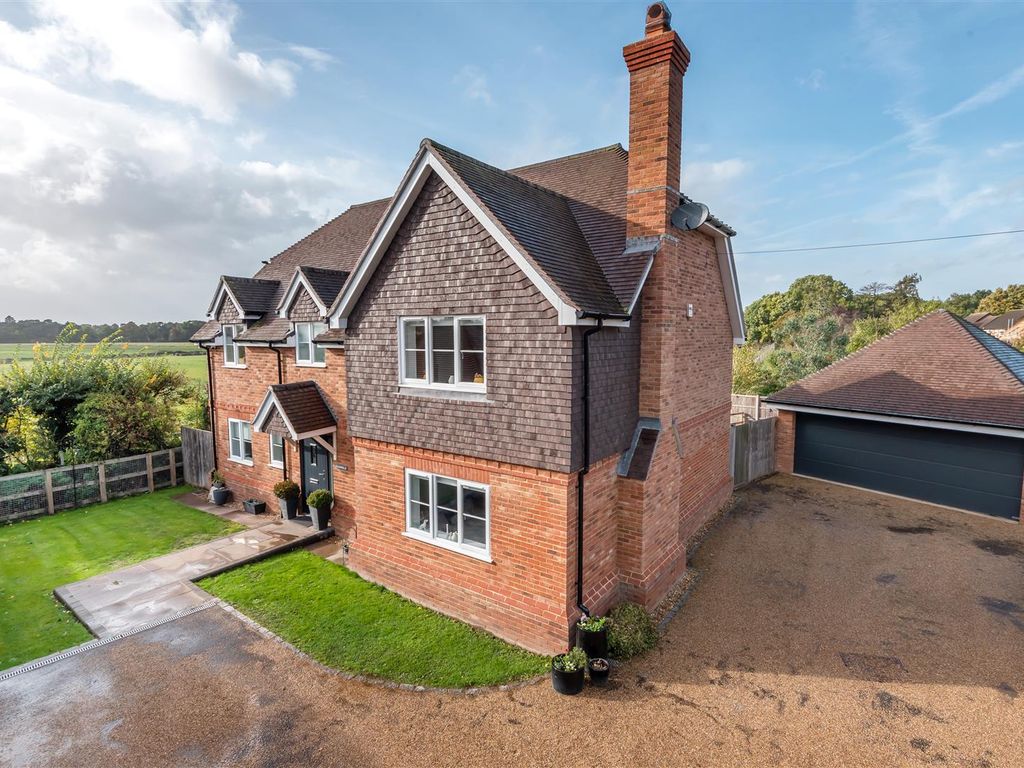 4 bed detached house for sale in Heathlands Road Wokingham, Berkshire