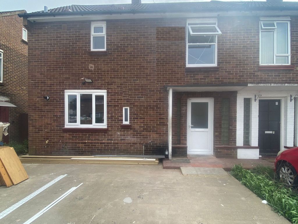 3 bed end terrace house to rent in Chatsworth Road, Yeading, Hayes UB4