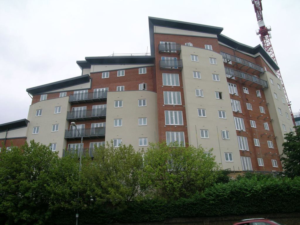 1 bed flat to rent in Aspects Court, Slough SL1, £1,100 pcm Zoopla