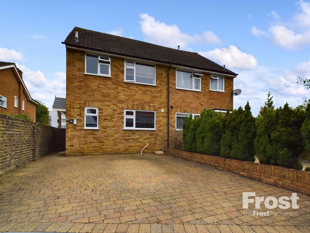 3 bed semidetached house to rent in Penton Road, StainesUponThames