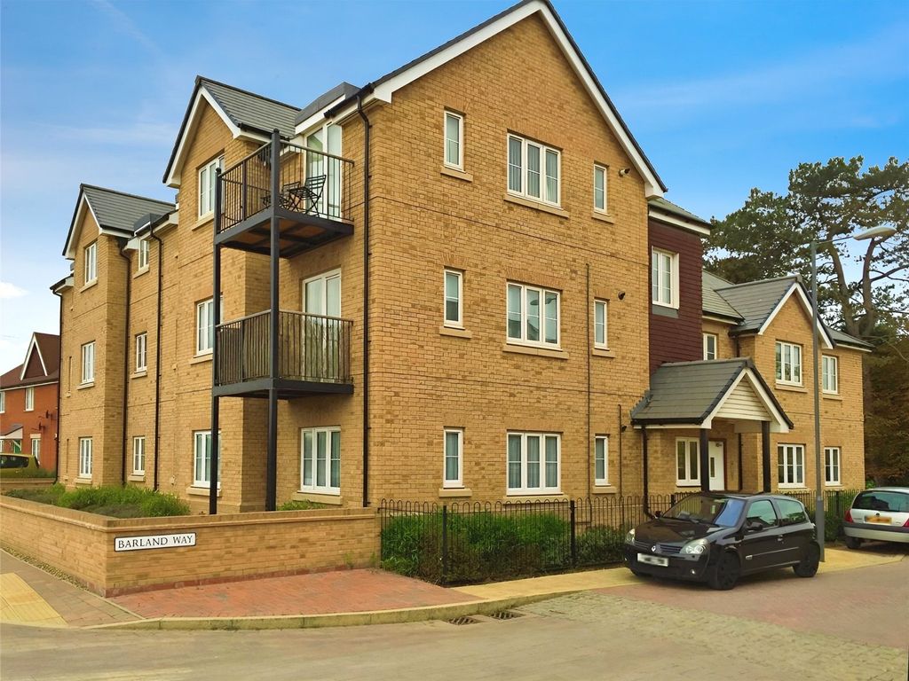 2 bed flat to rent in Barland Way, Berryfields, Aylesbury
