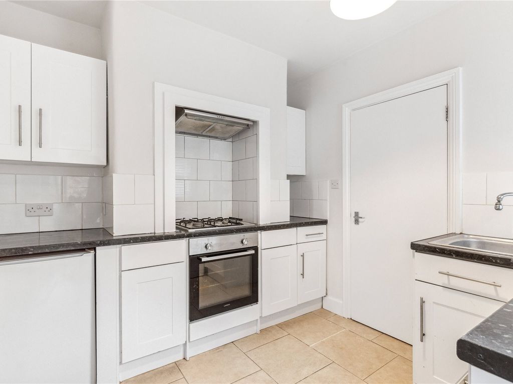 1 bed flat to rent in Eversleigh Road, London SW11, £1,700 pcm Zoopla
