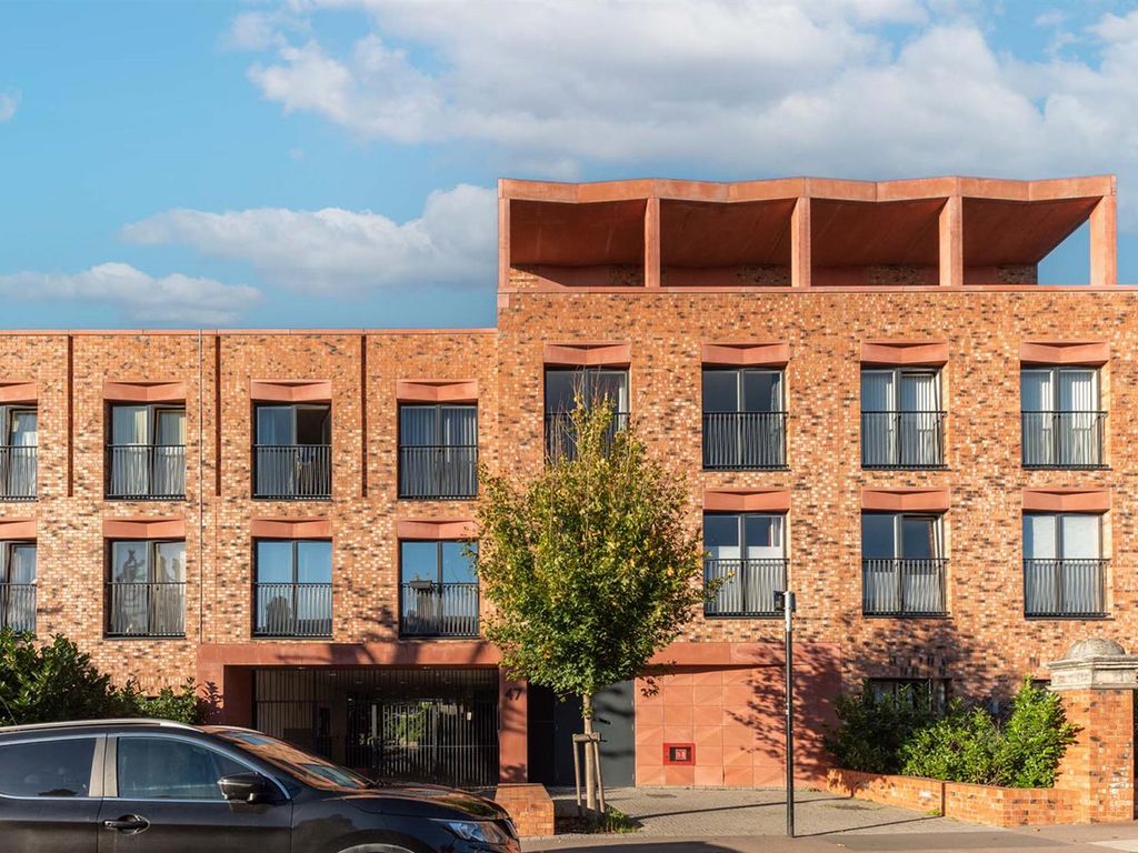 1 bed flat for sale in Gainsford Road, London E17, £300,000 Zoopla