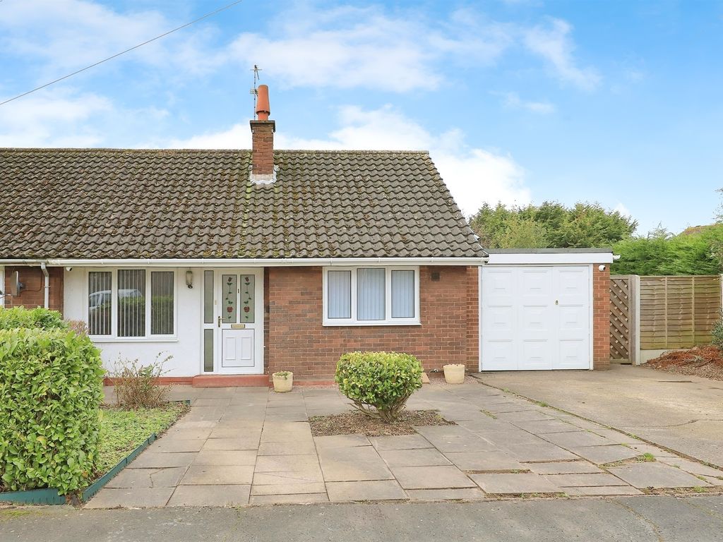 2 bed terraced bungalow for sale in Whitgreave Avenue, Featherstone