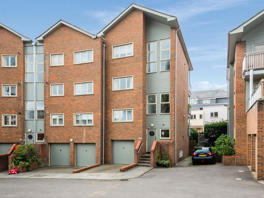 1 bed flat for sale in Thames Row, Kew Bridge Road, Brentford TW8 Zoopla