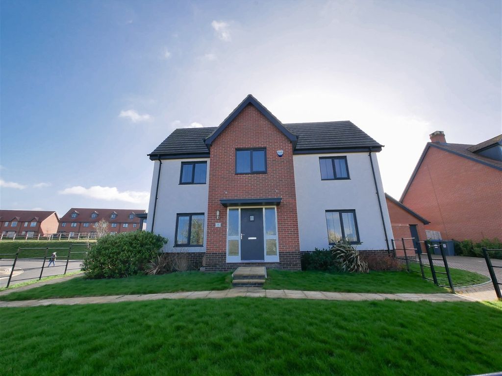 4 bed detached house for sale in Baines Way, Framlingham, Suffolk IP13