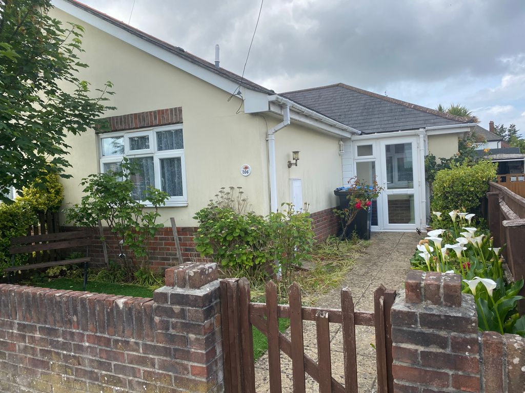 1 bed semidetached bungalow for sale in Herbert Ave, Poole BH12 Zoopla