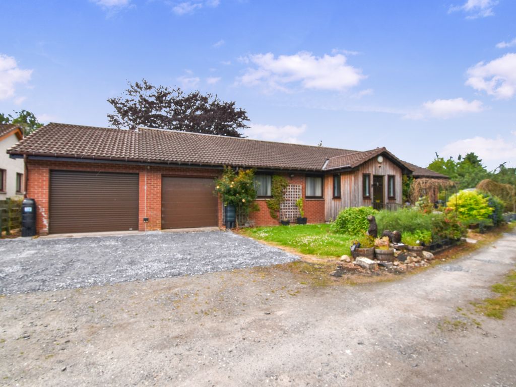 4 bed detached bungalow for sale in Dysart Brae, Pitlochry PH16, £380,000 Zoopla