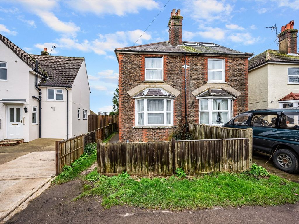 3 bed semidetached house for sale in Meath Green Lane, Horley RH6, £