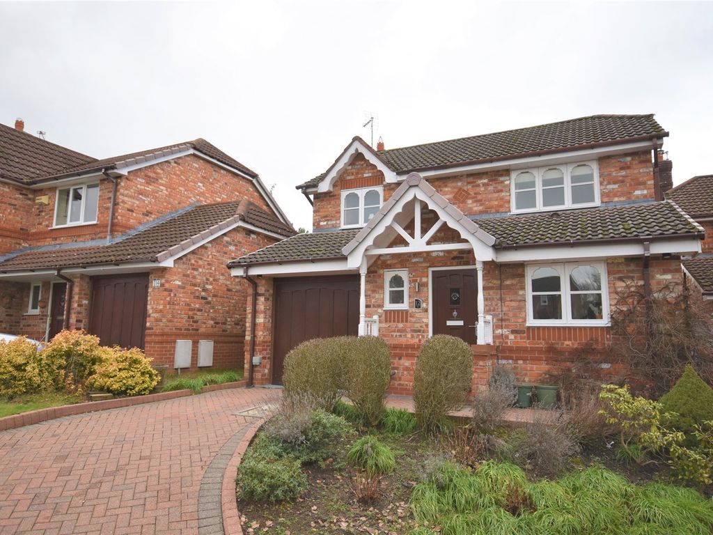 3 bed detached house for sale in Hamble Way, Macclesfield SK10 Zoopla