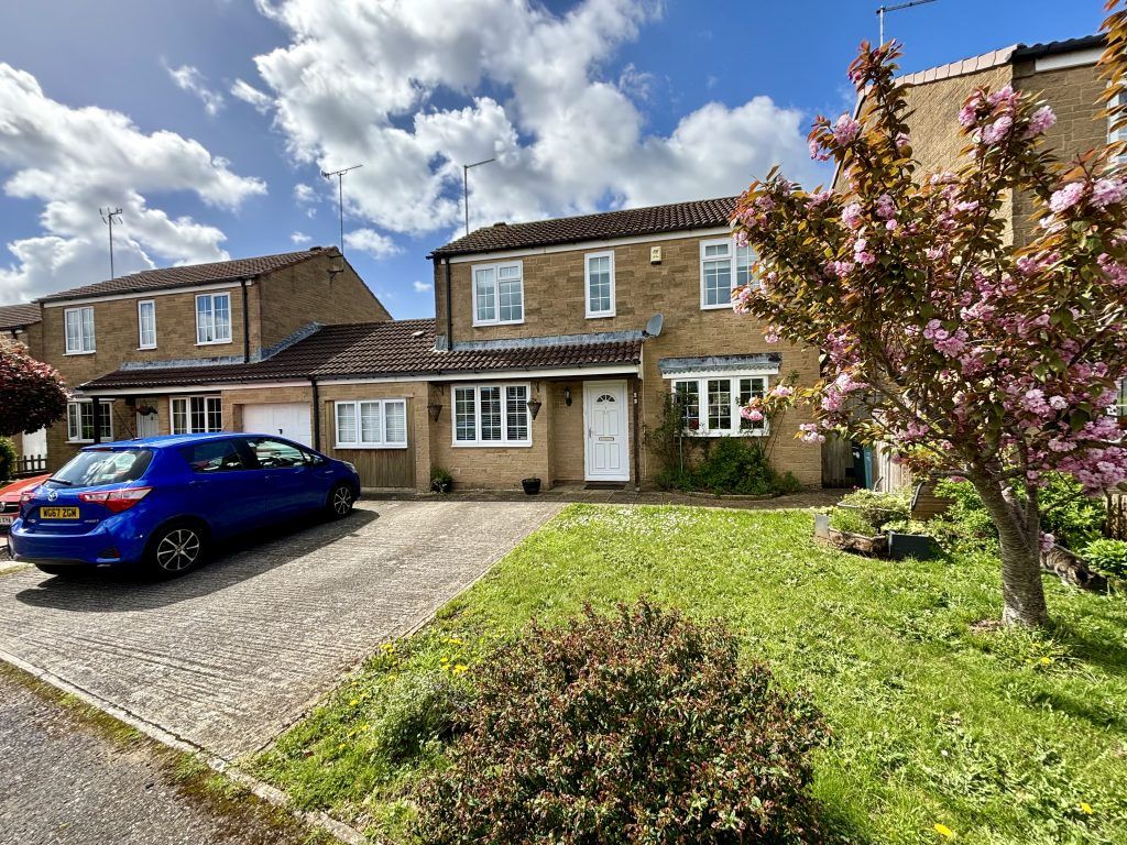 4 Bed Link Detached House For Sale In Long Close Yeovil Somerset Ba21