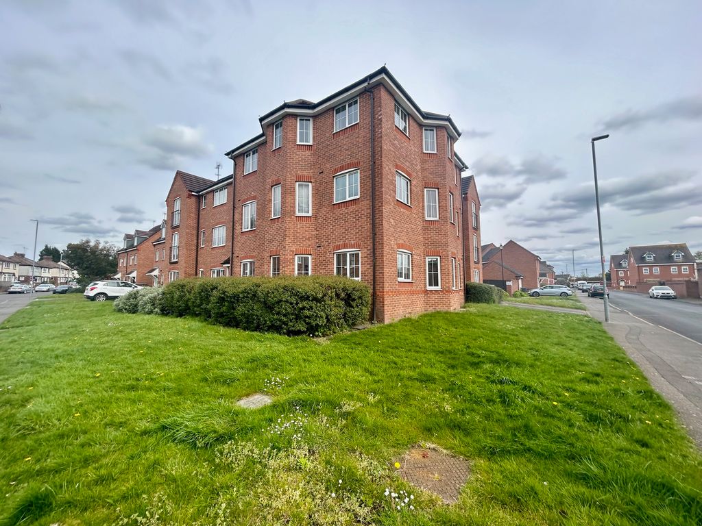 2 bed flat to rent in Dorsett Road, Darlaston, Wednesbury WS10, £900