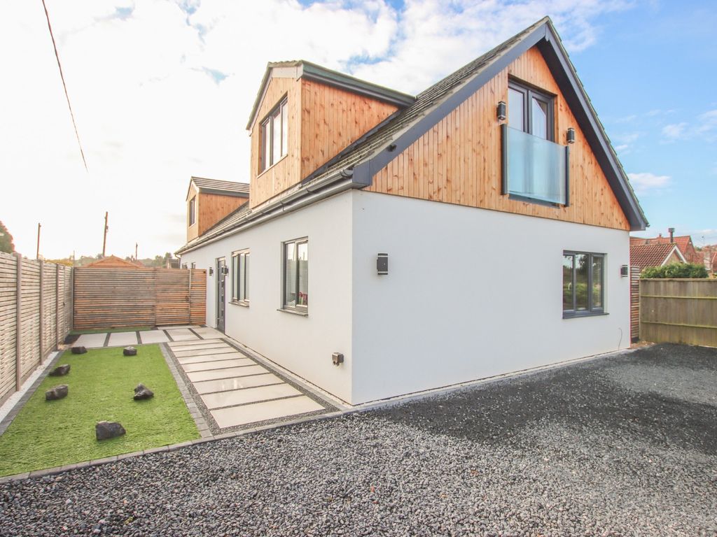 4 bed property for sale in Sandy Way, Ingoldisthorpe, King's Lynn PE31