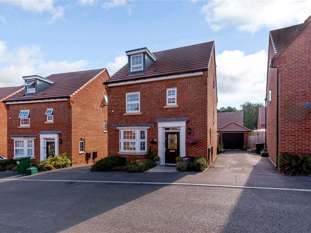 4 bed detached house for sale in High Garden, Newbury, Berkshire RG14