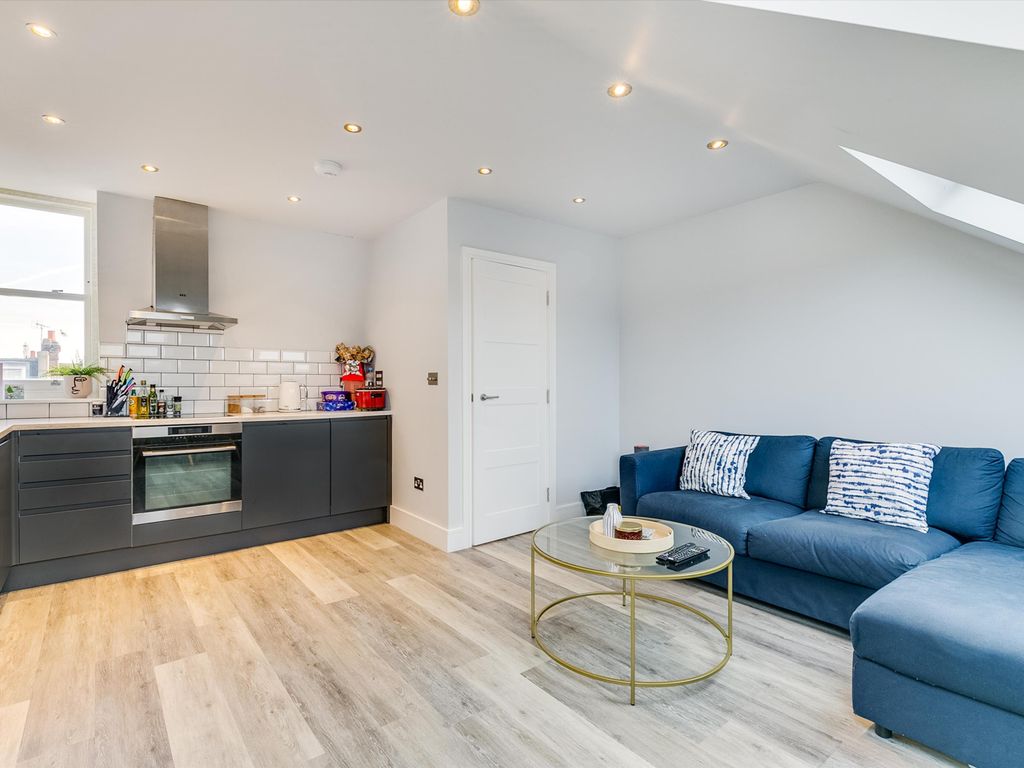 Garratt Lane, Earlsfield SW18  