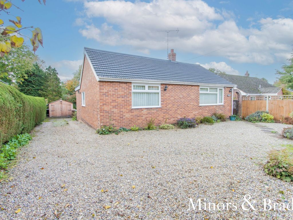2 bed detached bungalow for sale in Post Office Lane, Saxthorpe NR11, £