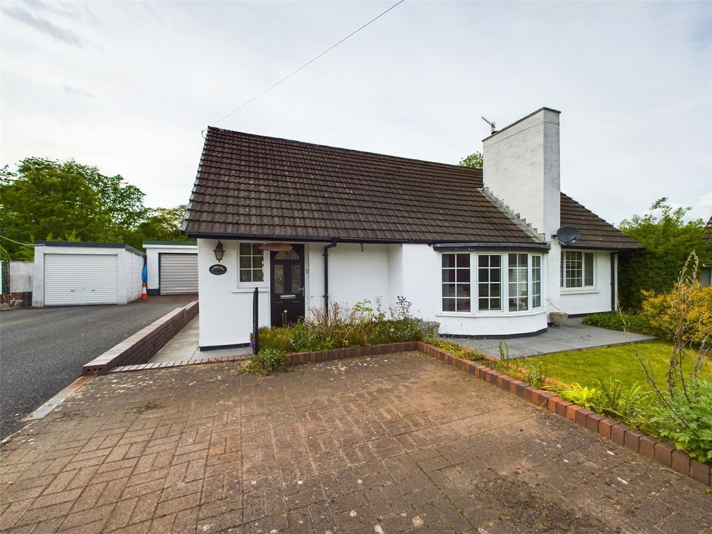 4 bed bungalow for sale in Upper Common Road, Gilwern, Abergavenny