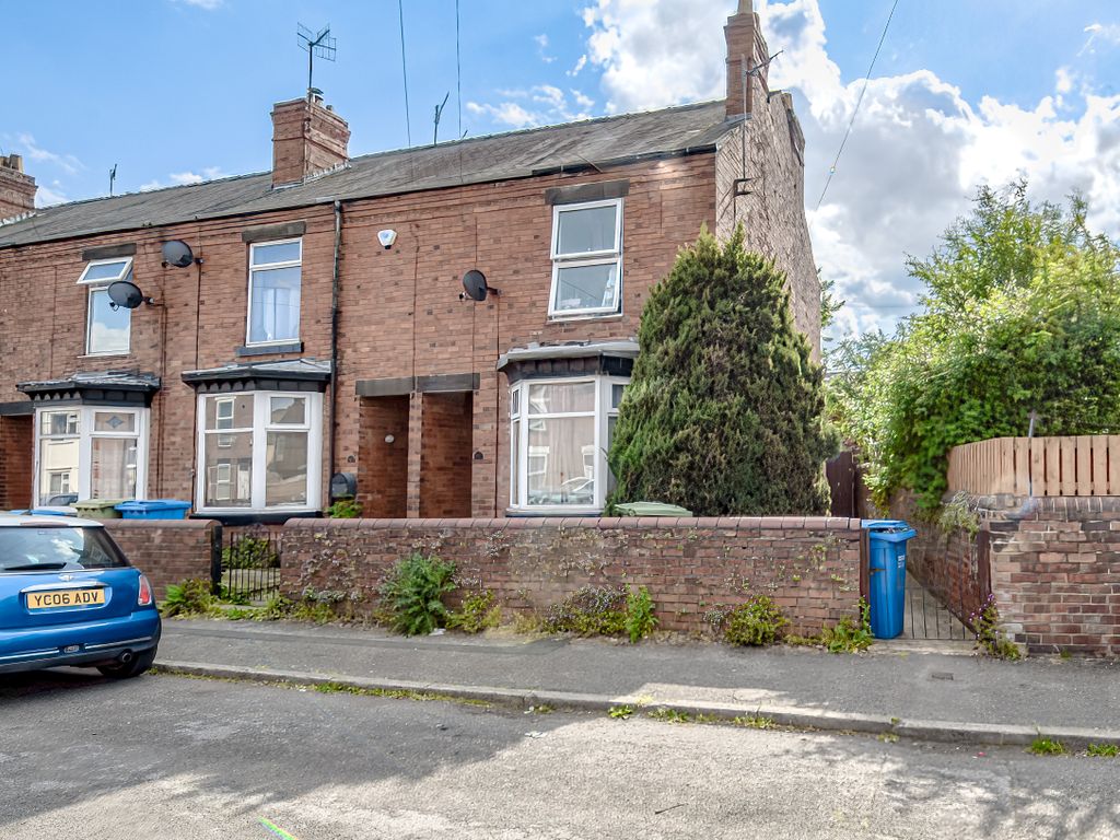 3 bed end terrace house for sale in William Street, Chesterfield S41