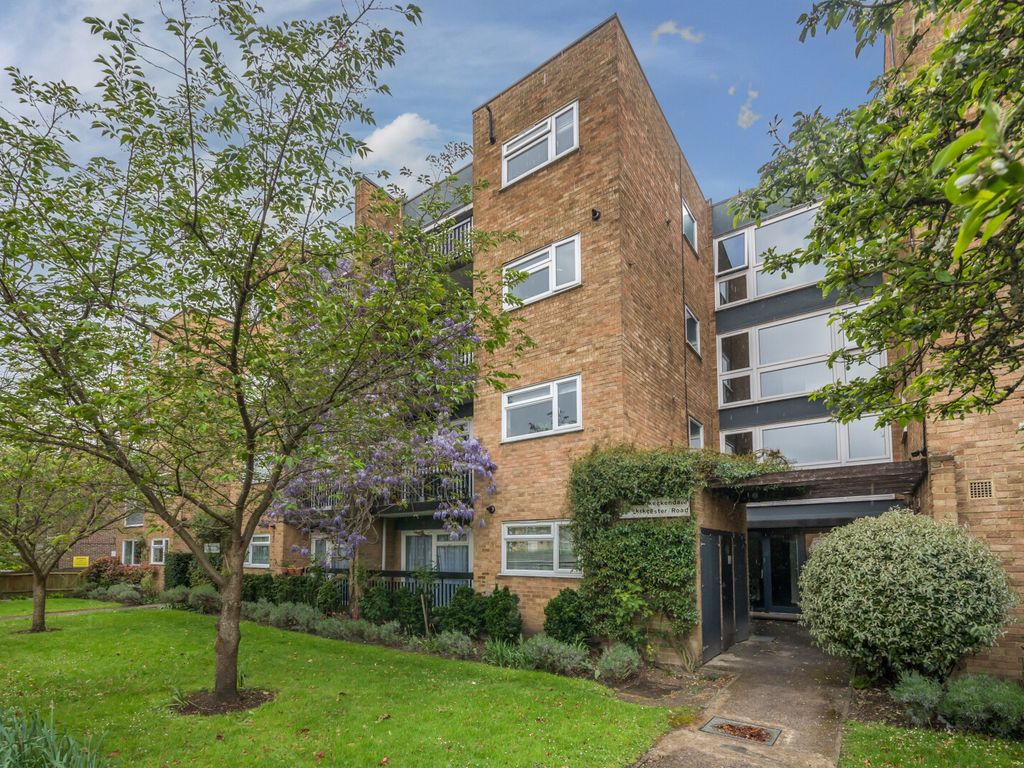 2 bed flat for sale in Gloucester Road, Kingston Upon Thames KT1, £